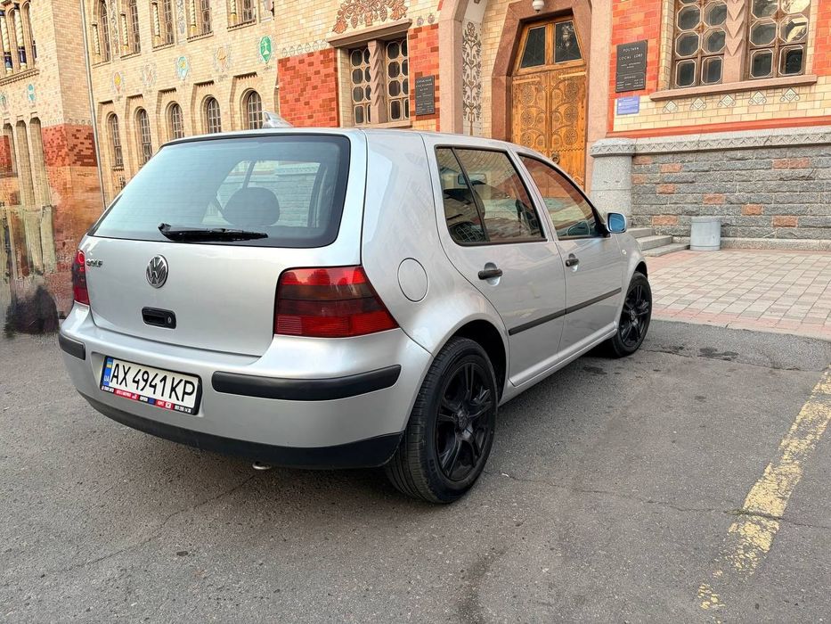Продам Volkswagen Golf 1.6.