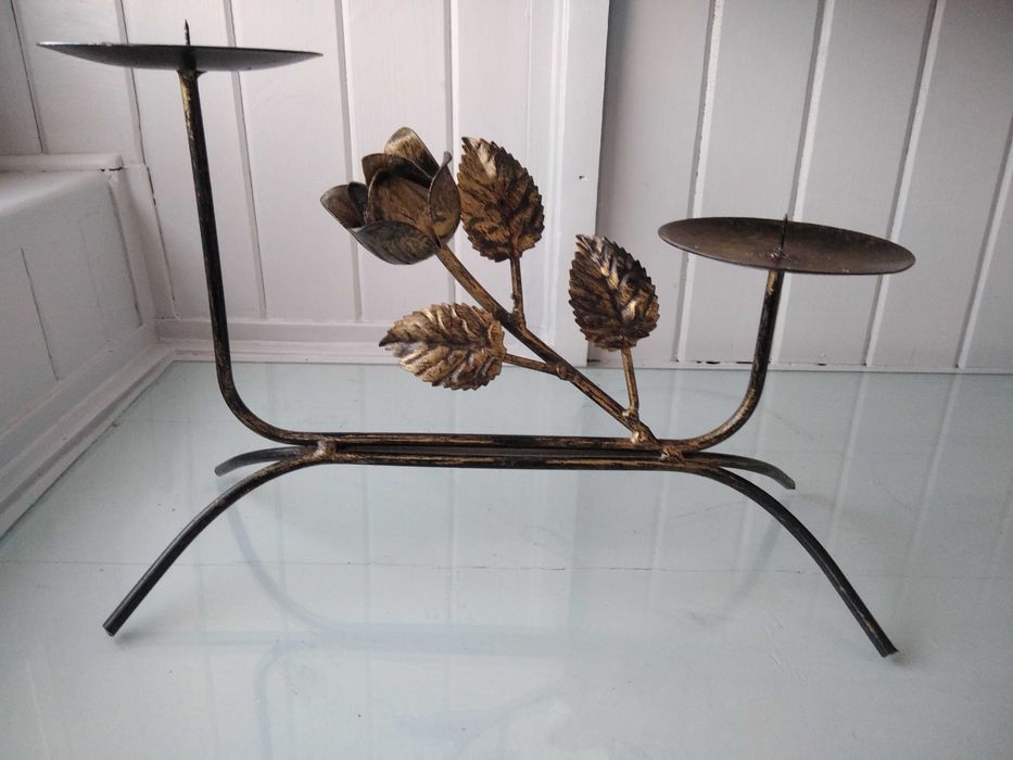 Świecznik metaloplastyka