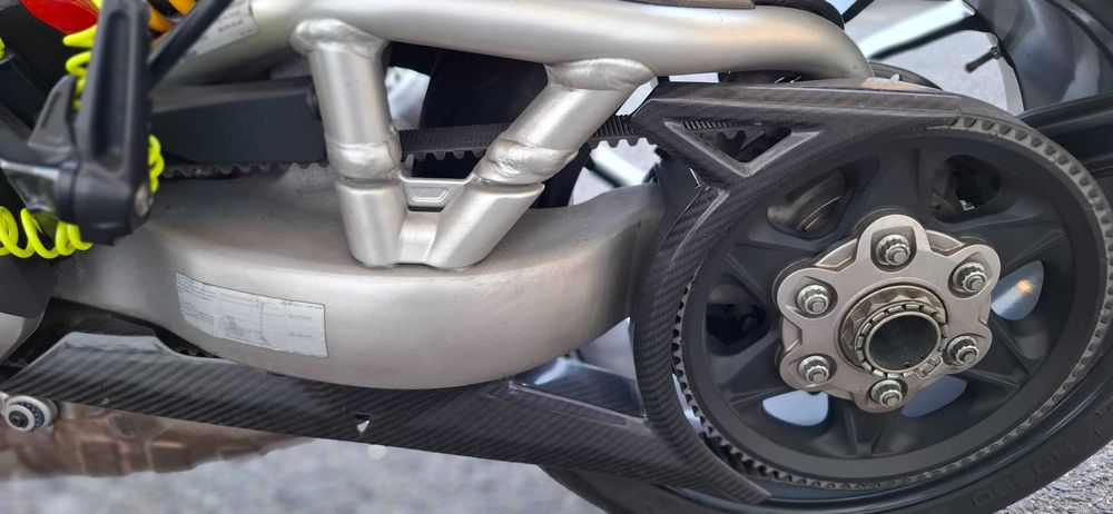 Ducati XDiavel S com suportes e malas Hepco & Becker