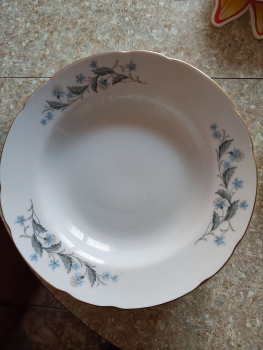 Фарфорова тарілка