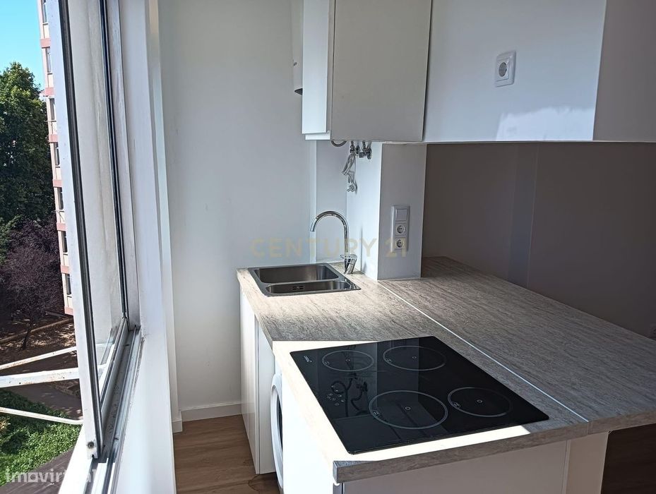 Apartamento T1 renovado – Amadora, Lisboa