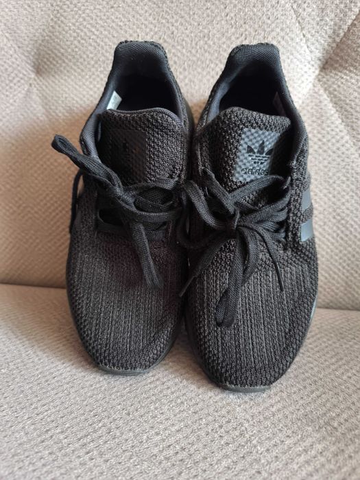 Adidasy czarne Swift Run J F34314    35,5