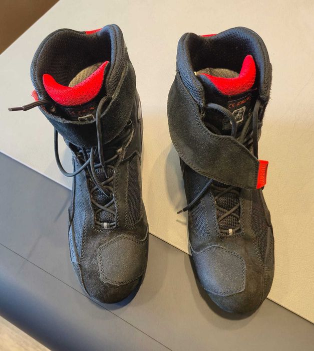 Blusão Dainese e Botas TCX Ducati