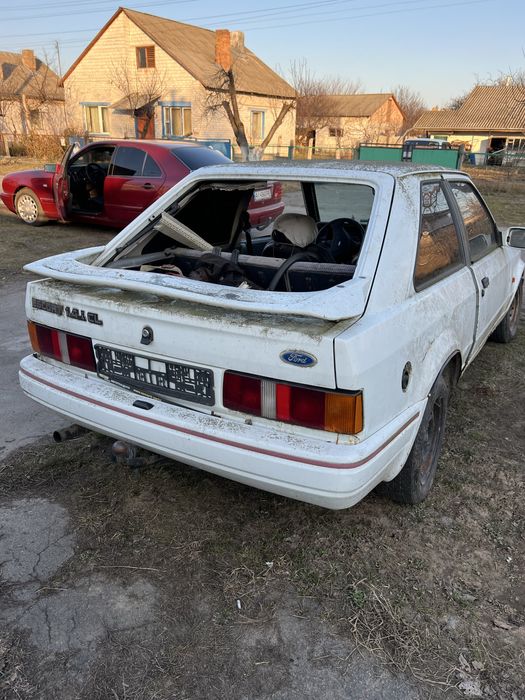 Форд Ескорт 1.6і  CL Купе