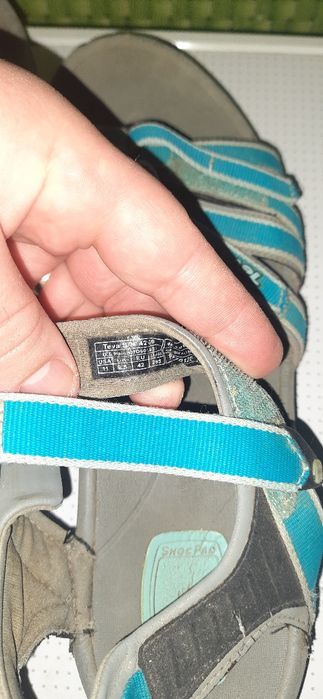 Продам сандалі Teva