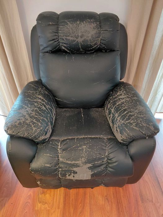 Ofereço sofá em pele individual eléctrico