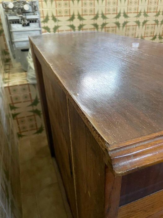 Móveis antigos para restauro