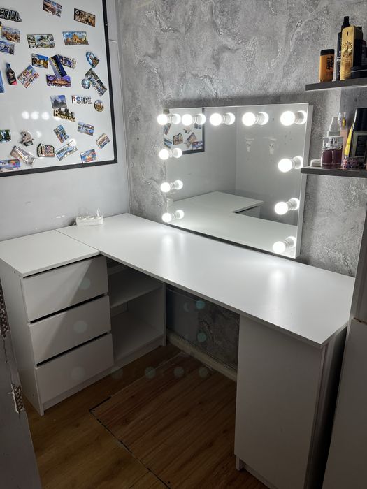 Toaletka z lustrem podwieszanym led