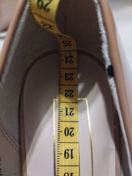 Бежеві туфлі на каблуку