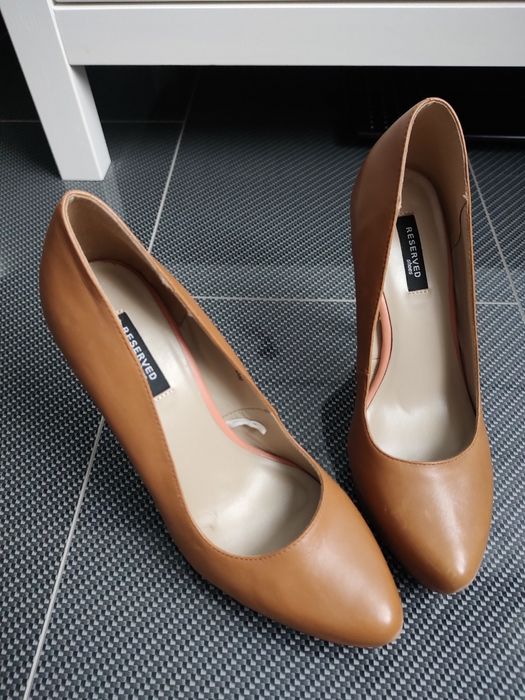 Жіночі туфлі RESERVED 38 розмір. Кожа!