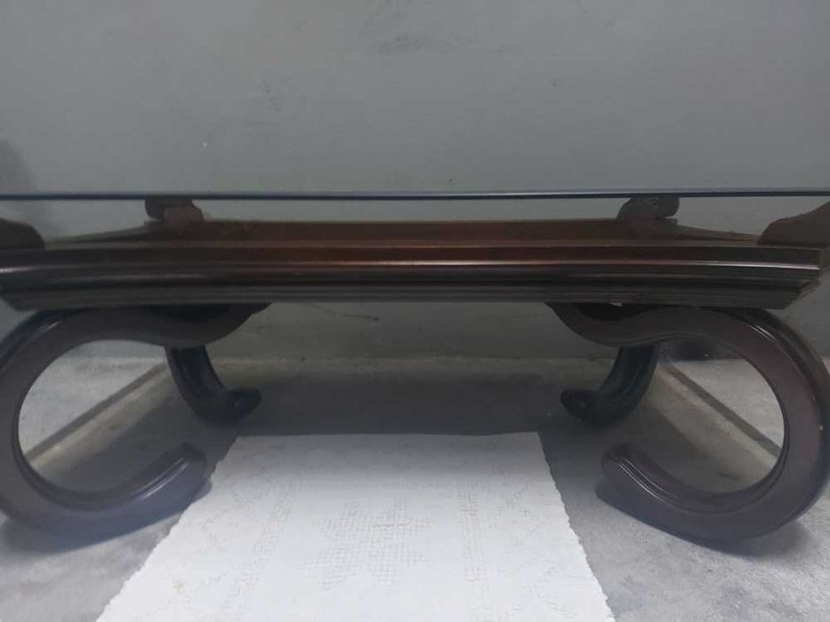 Mesa de Centro Clássica - Vidro Fumado e Madeira Escura