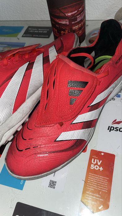 Chuteira adidas predator society