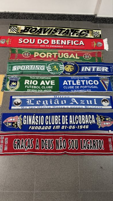 Cachecois de futebol de varios clubes alguns raros