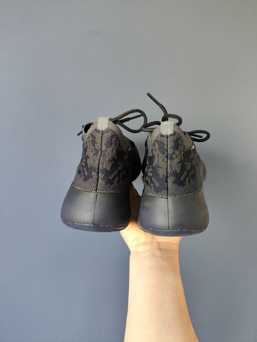 Продам кросівки Adidas Yeezy Boost 380 Triple Black