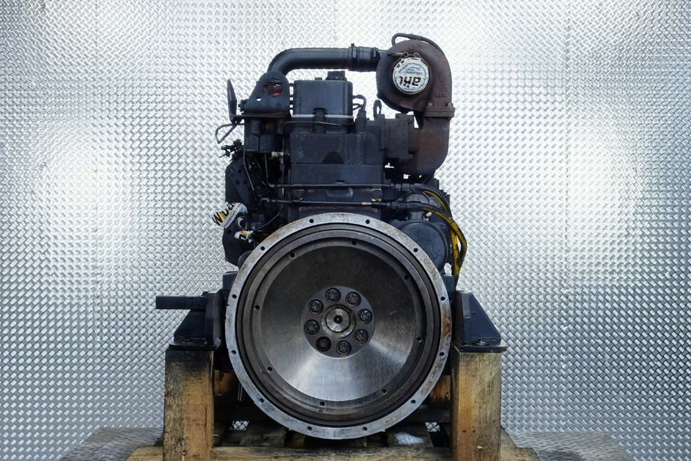 Silnik spalinowy - Cummins 4BT3.9-C