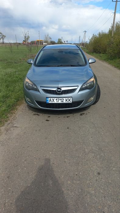 Продам Опель астра j.2011 года в  хорошем  состоянии