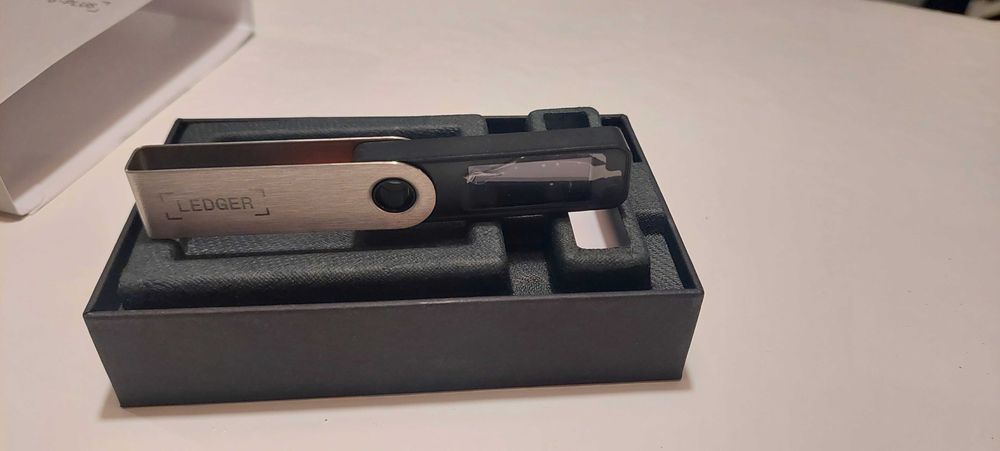 LEDGER NANO S PLUS64738343248770122
