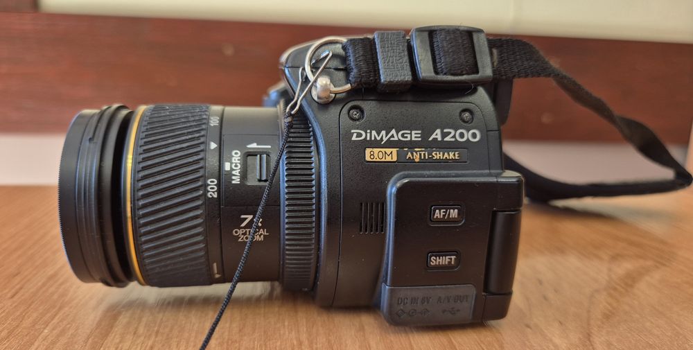 Aparat mostkowy,  Aparat kompaktowy Konica Minolta DIMAGE A200