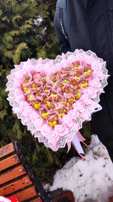 Букет серце для дівчини на день закоханих, подарунок из конфет