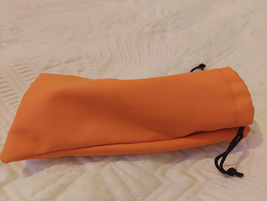 Óculos de sol fashion e com glamour novos sem etiqueta, nunca usados,