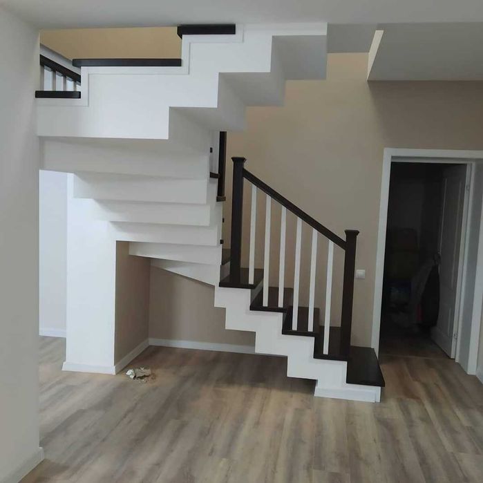 Қожайын үстемдік етеді және құлға алтын душ береді