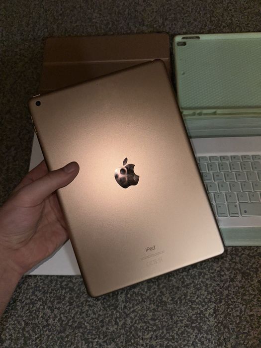 IPad (8th Generation) Wi-Fi 32GB Gold Legionowo • OLX.pl