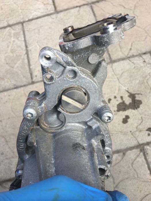 Помпа водяная Jeep Cherokee KL 2.0 турбо