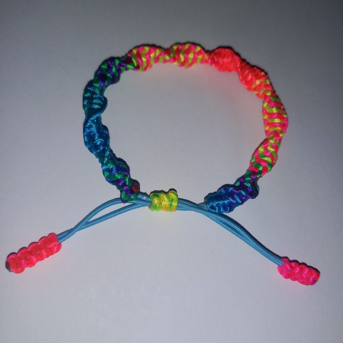 Плетені браслети