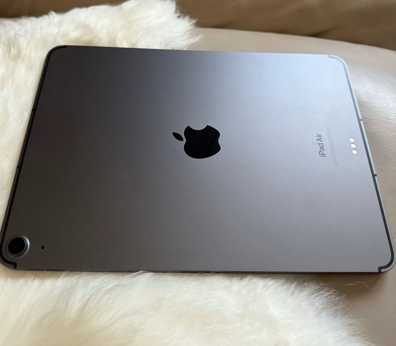 iPad AIR 5 generation 11’ 256 GB Wi-Fi + Cellular 5G SIM card titanium