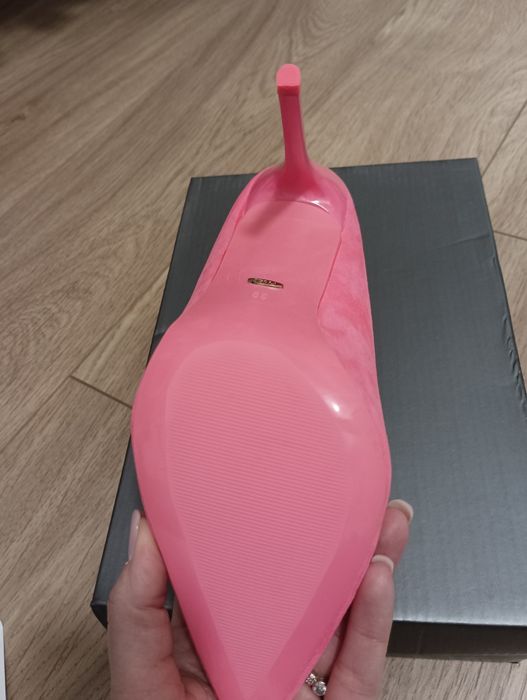 Szpilka różowa nowe