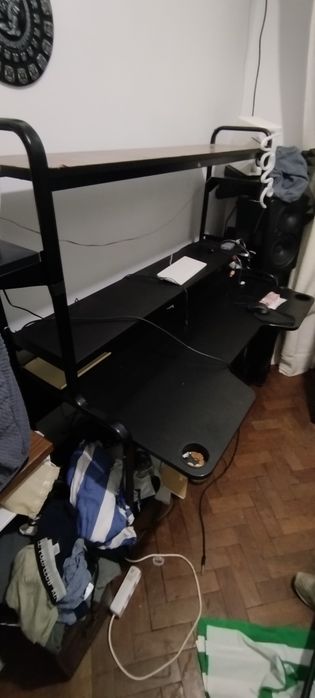 Secretária gaming Fredde IKEA
