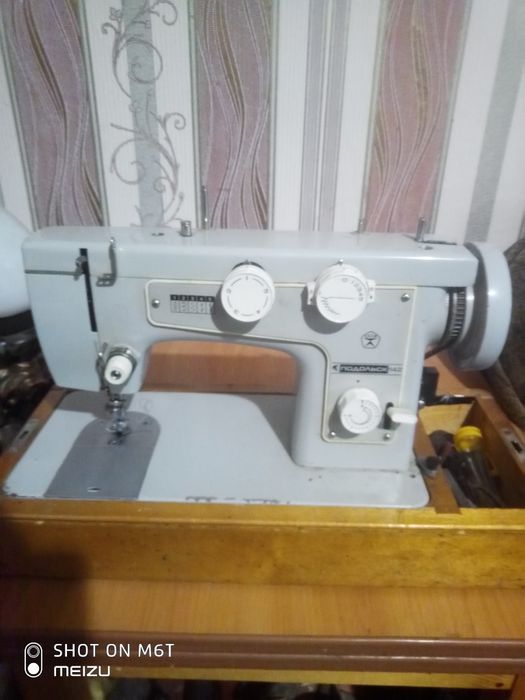 Продаю швейную машынку