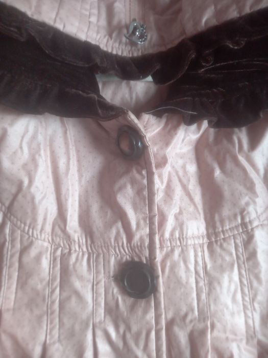 Пальто на девочку отдам