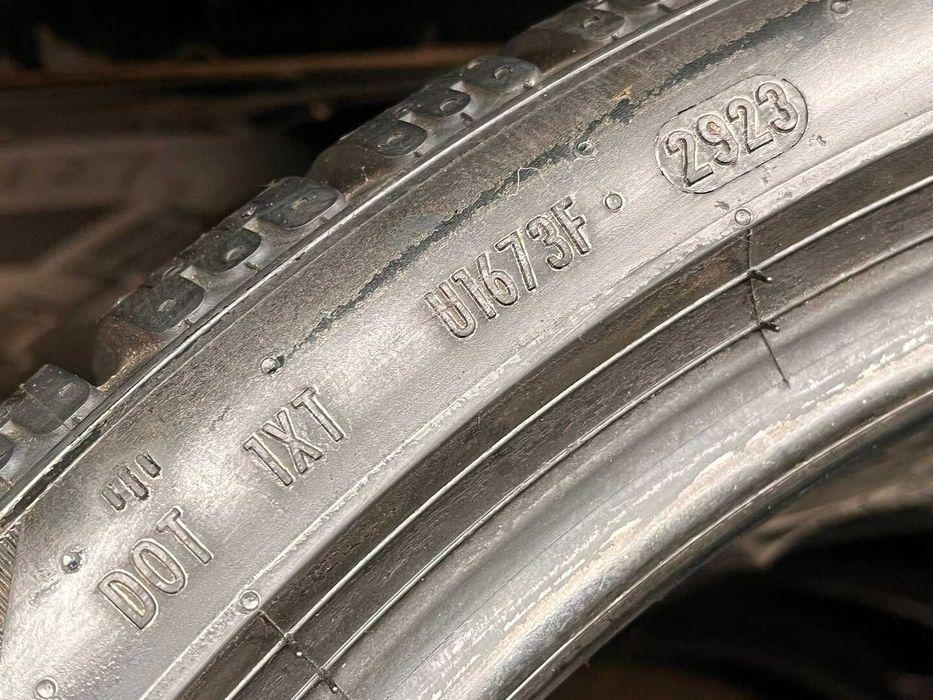 Pirelli P. Zero Winter 4 x 245/35R19 93V (MO)