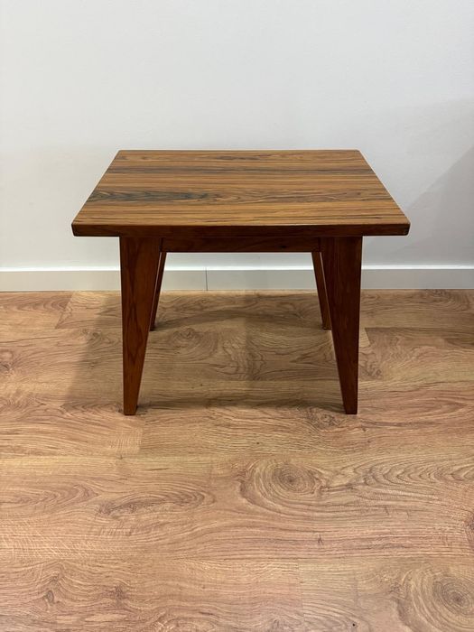 Mesa de apoio em folha de casca de carvalho