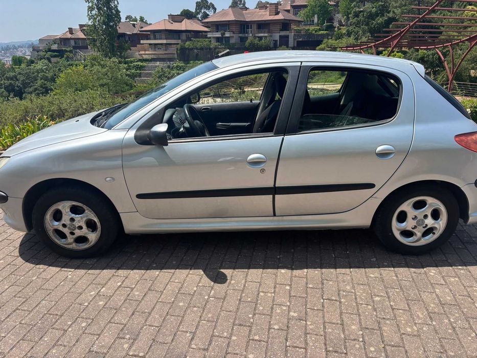 Peugeot 206 1.1 Gasolina — 2004 | 5 Portas