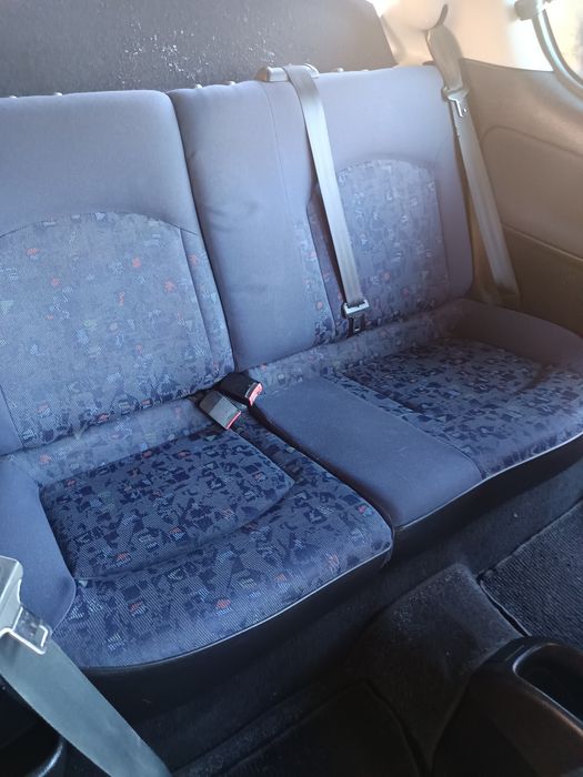 Peugeot azul escuro 206