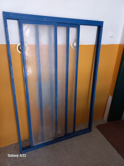 Frontal de duche para banheira.