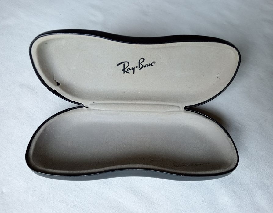 Футляр для окулярів з твердим корпусом Ray Ban