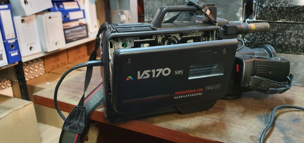 Câmara VHS profissional GRUNDIG