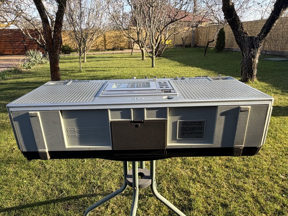 Продам магнитолу JVC M-80L