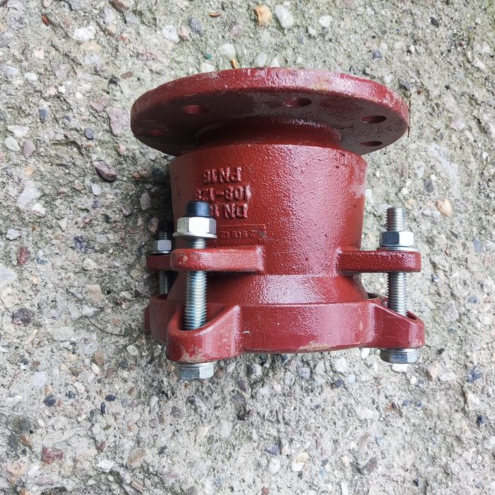 Łącznik rurowo kołnierzowy dn 100