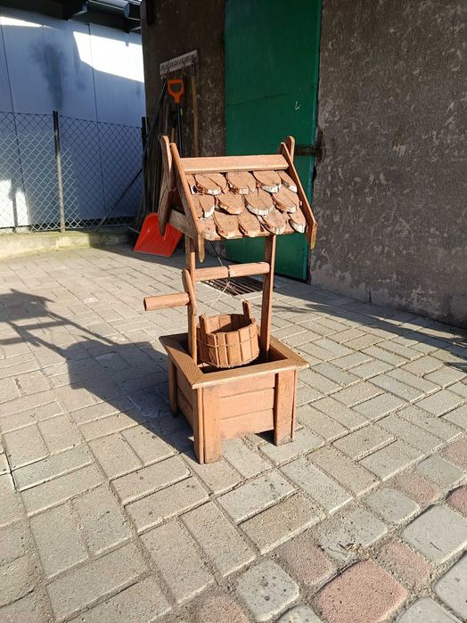 Studnia drewniana ozdobna