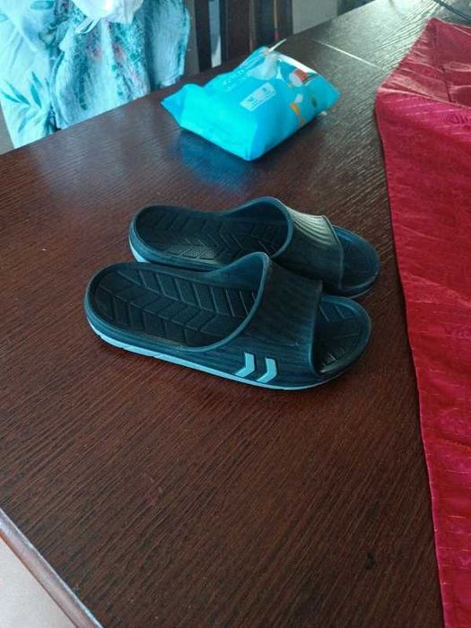 Klapki Hummel czarne