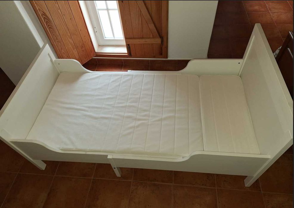 Vende-se cama extensível (80x200 cm) com estrado e colchão (IKEA)