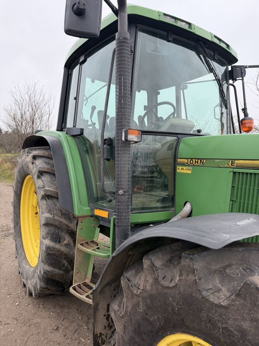 Трактор John Deere 6400