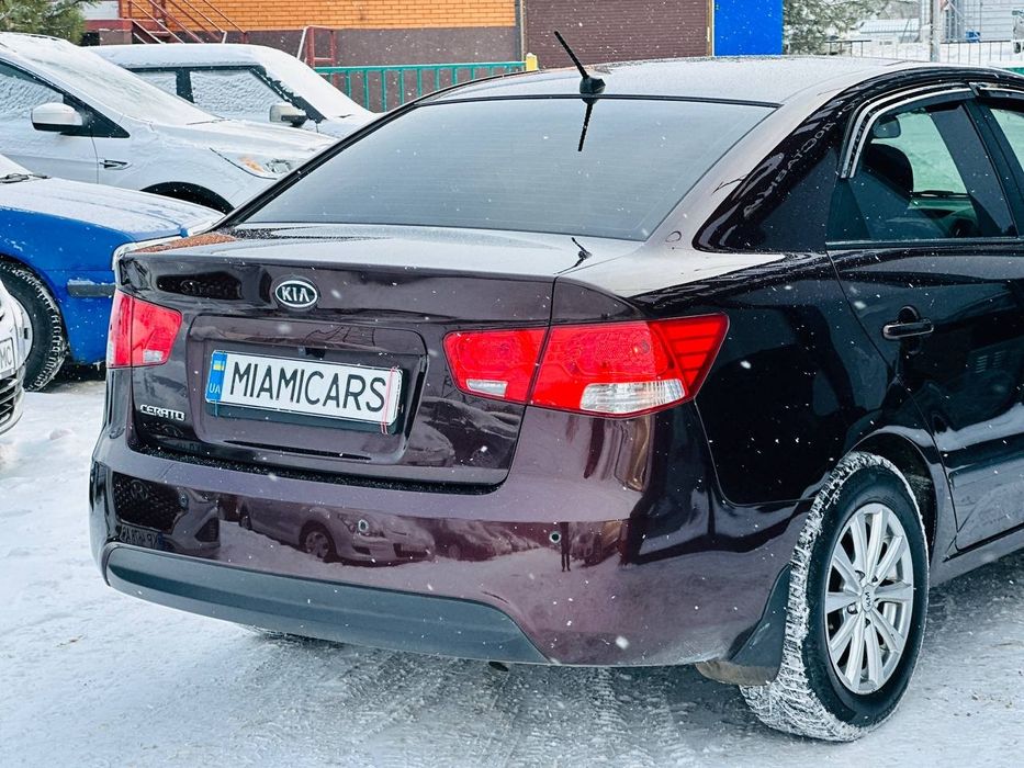 Kia Cerato 1.6 бензин   2011рік  відмінний стан від власника