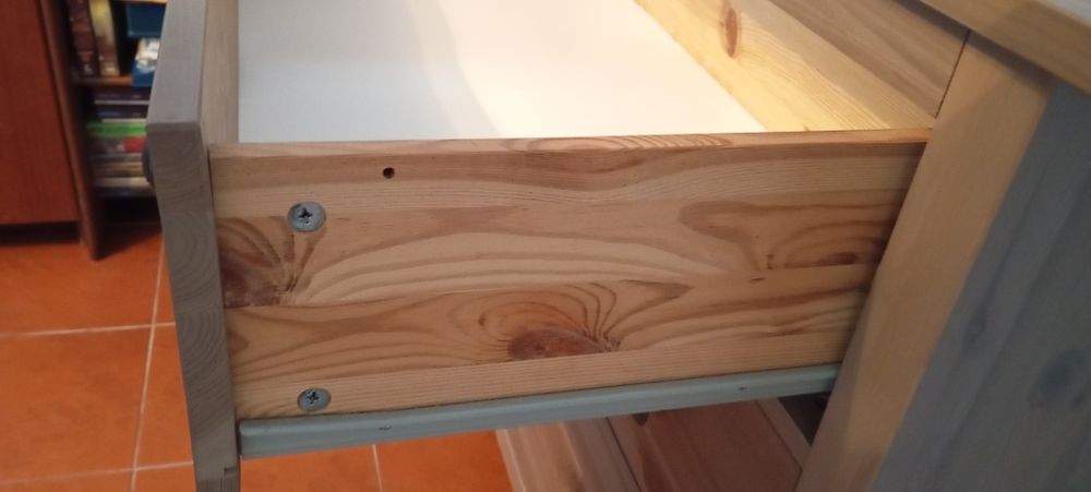 HEMNES IKEA Cómoda com três gavetas castanha acinzentada 
Cómoda c/3 g