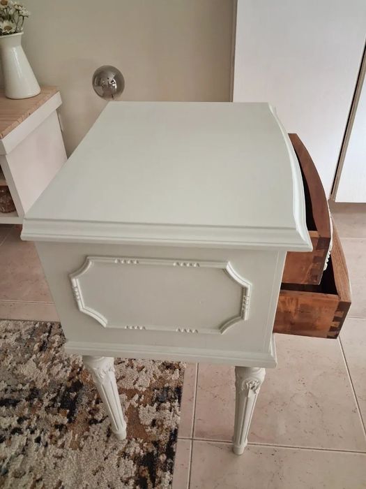 Mesas de cabeceira clássico francês / vintage