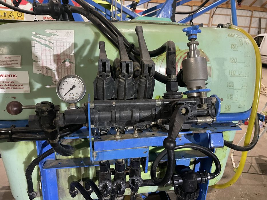 Оприскувач навісний BERTHOU